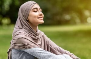 لماذا تصبح العين حساسة للضوء؟