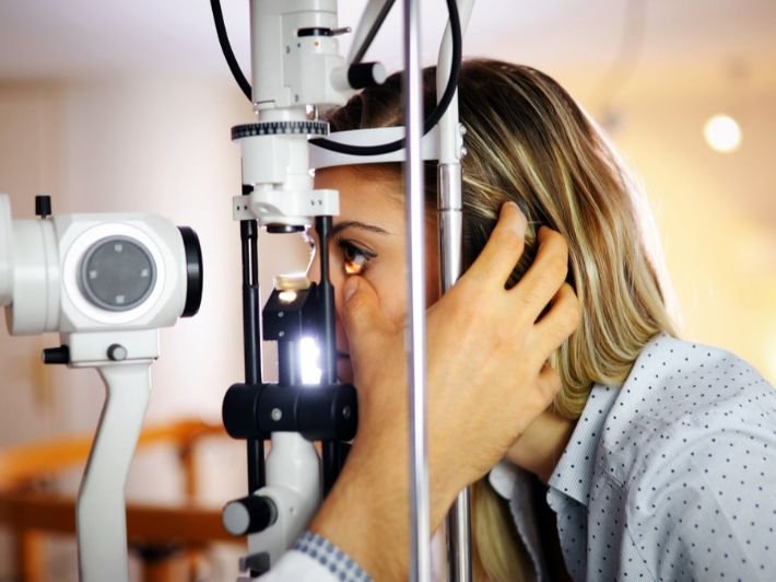 متى يطلب الطبيب فحص العصب البصري؟